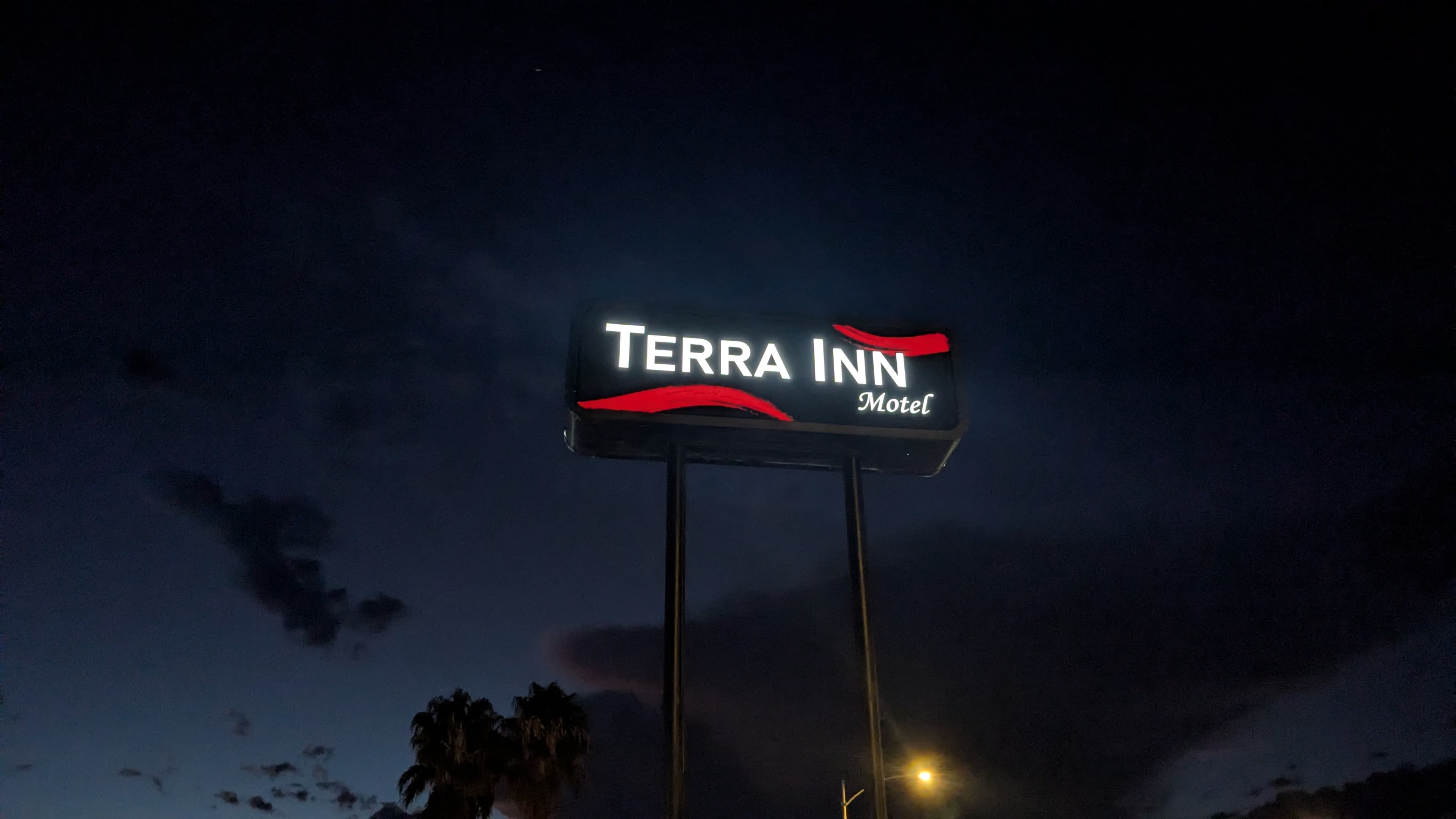 Terra Inn Outdoor Pergola & Courtyard Patio